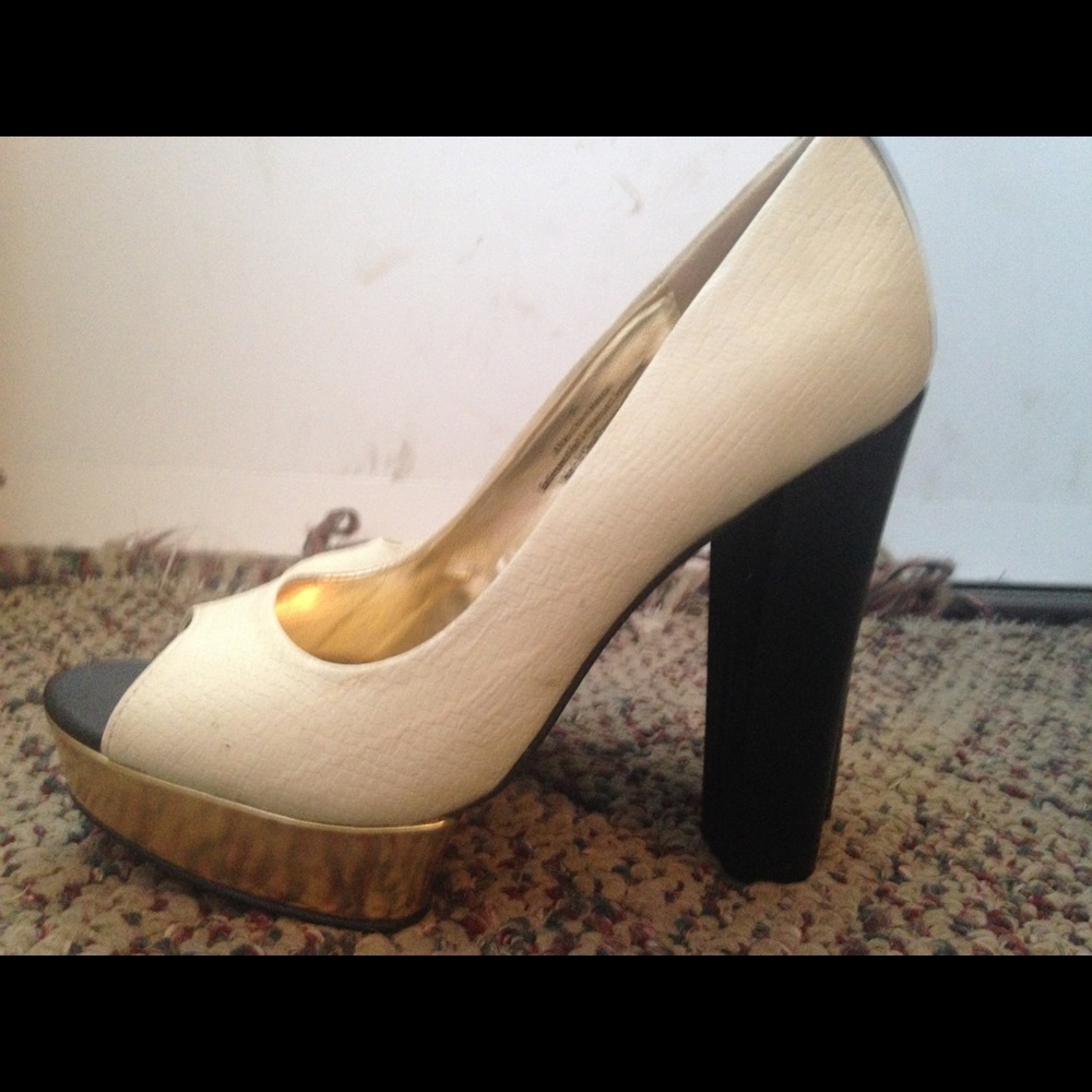 Heels - Picture 2 of 3